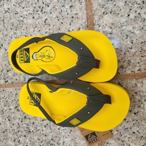 Reef Sandals Yellow and Grey NWT Size 7/8 KIDS